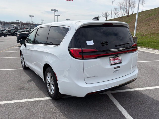 New 2026 Chrysler Pacifica Limited FWD image 5