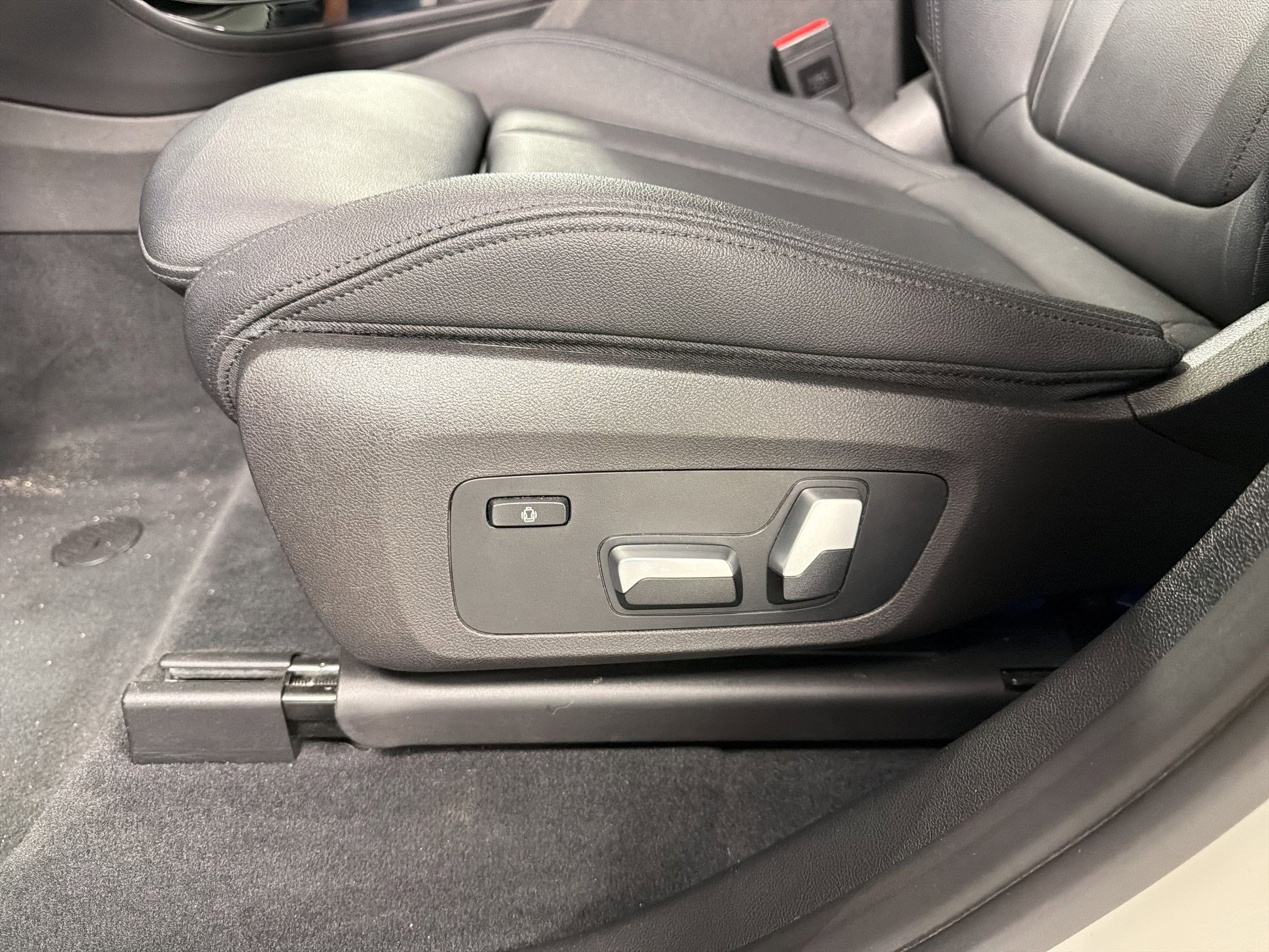 Used 2021 BMW X4 xDrive30i image 13