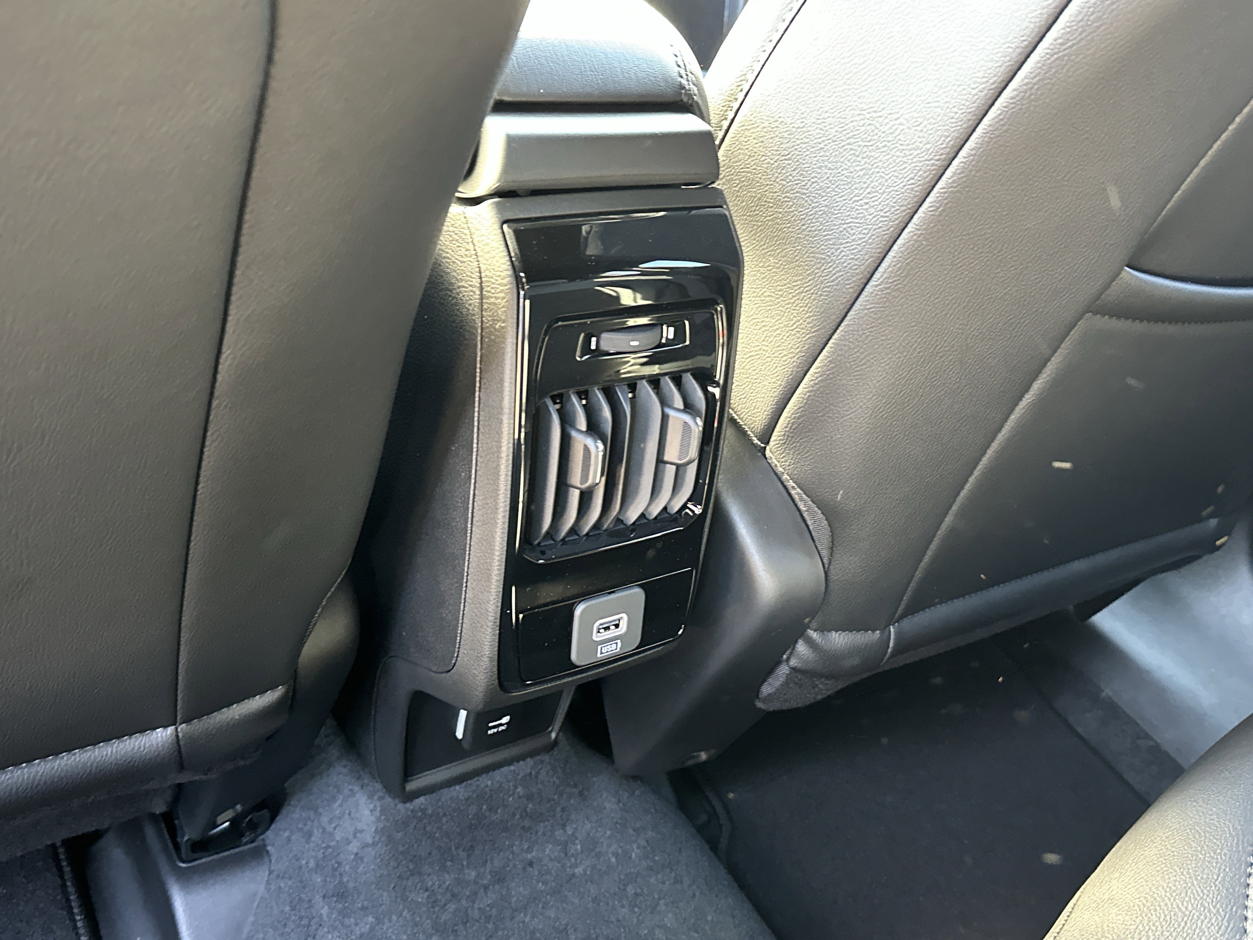 New 2026 Jeep Compass Latitude image 13