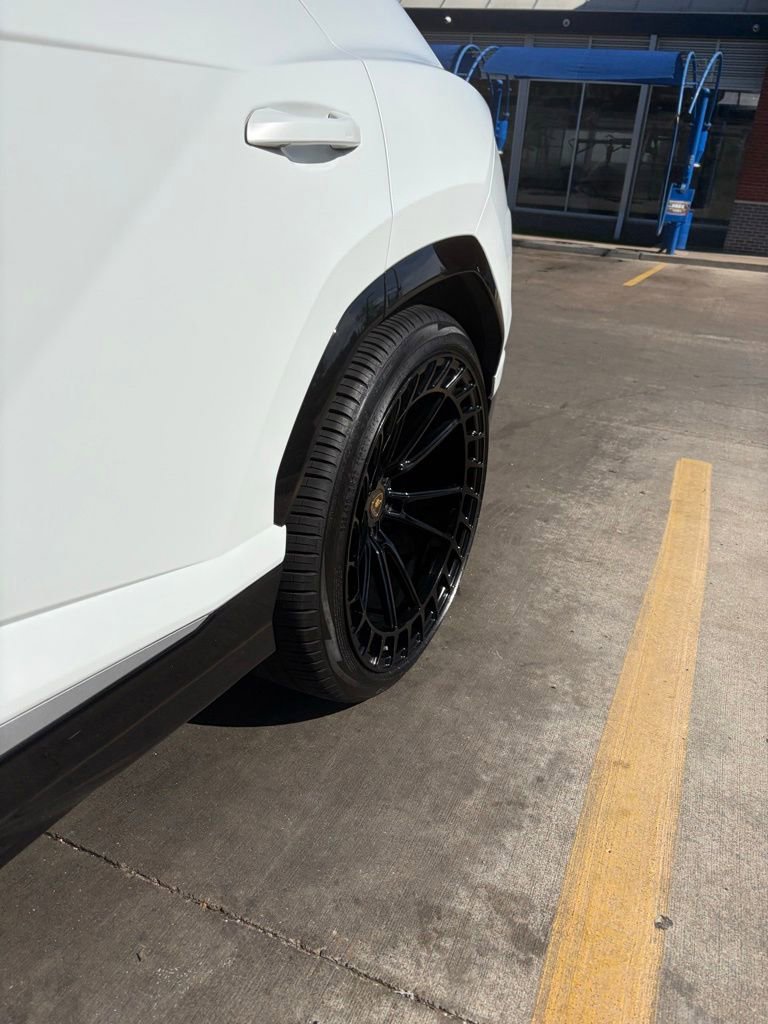 Used 2019 Lamborghini Urus AWD/4WD image 5