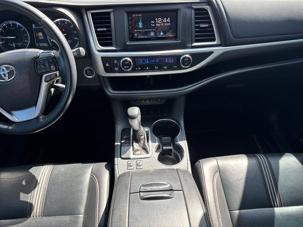 Used 2019 Toyota Highlander SE AWD/4WD image 12