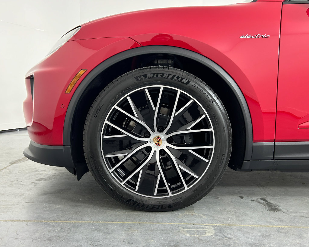 New 2026 Porsche Macan 4 Electric AWD/4WD image 11