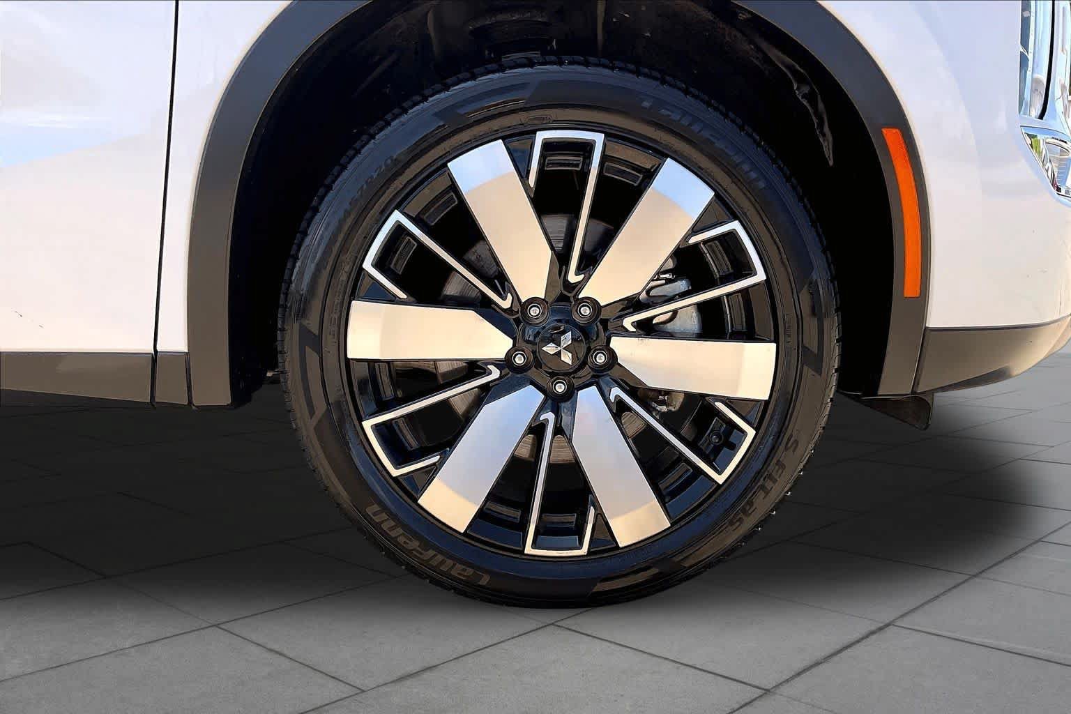 Used 2025 Mitsubishi Outlander SE AWD/4WD image 10