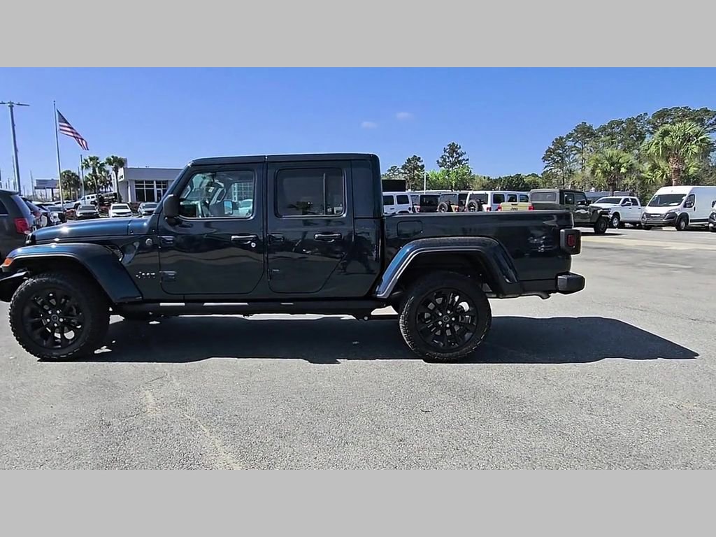 Used 2025 Jeep Gladiator Sport image 30
