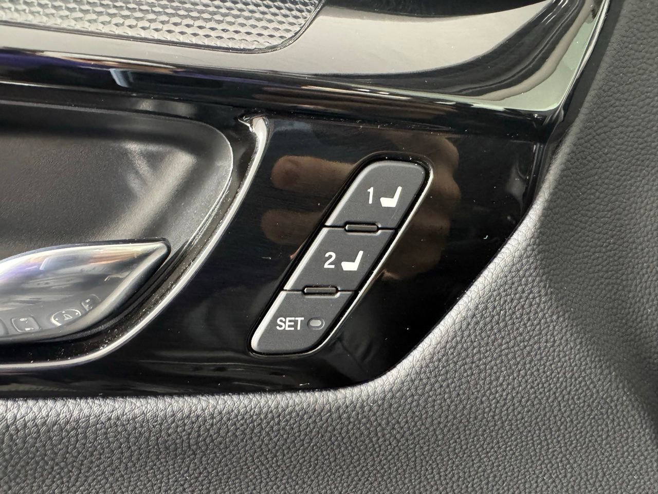 Used 2025 Honda CR-V EX-L image 32