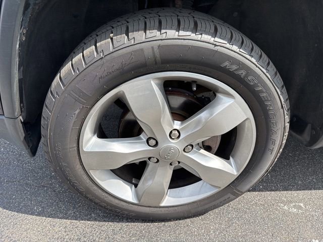 Used 2013 Jeep Grand Cherokee Overland w/ Advance Technology Group image 19