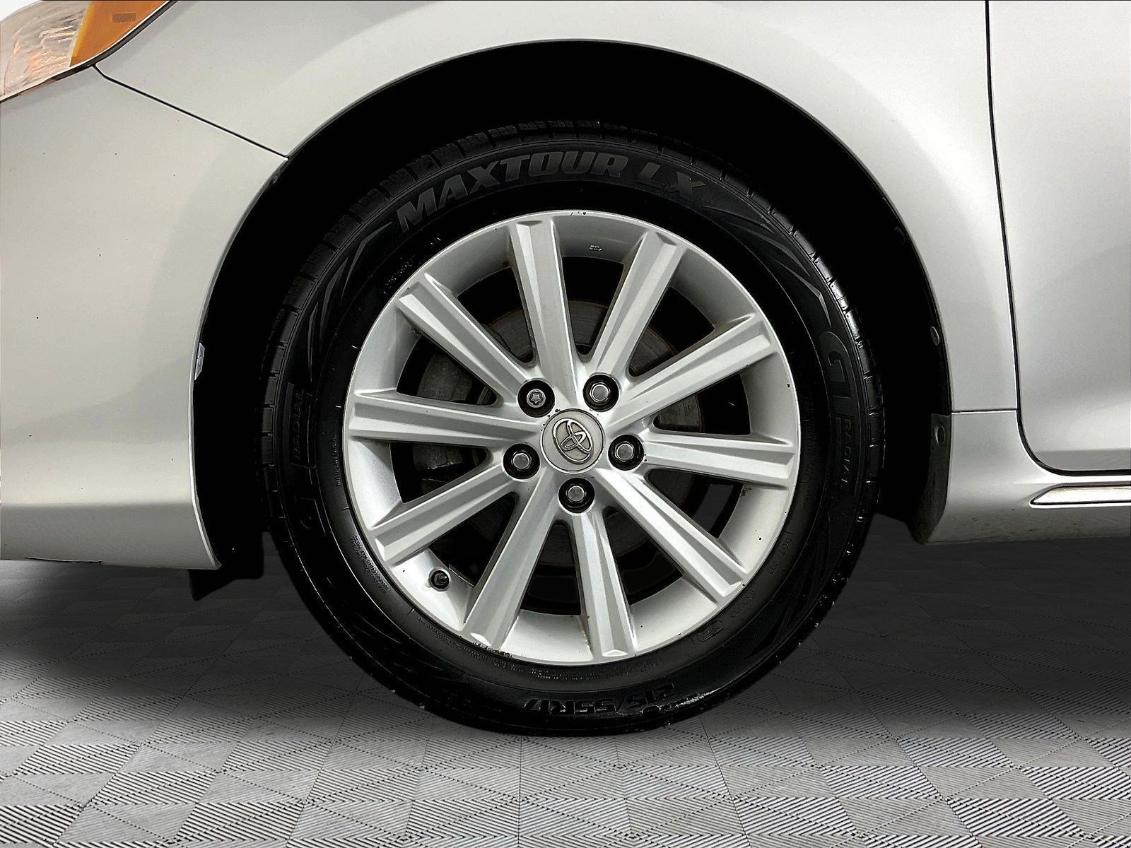 Used 2014 Toyota Camry XLE FWD image 34