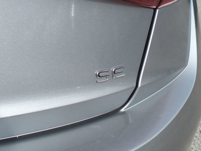 Used 2025 Volkswagen Jetta SE FWD image 12