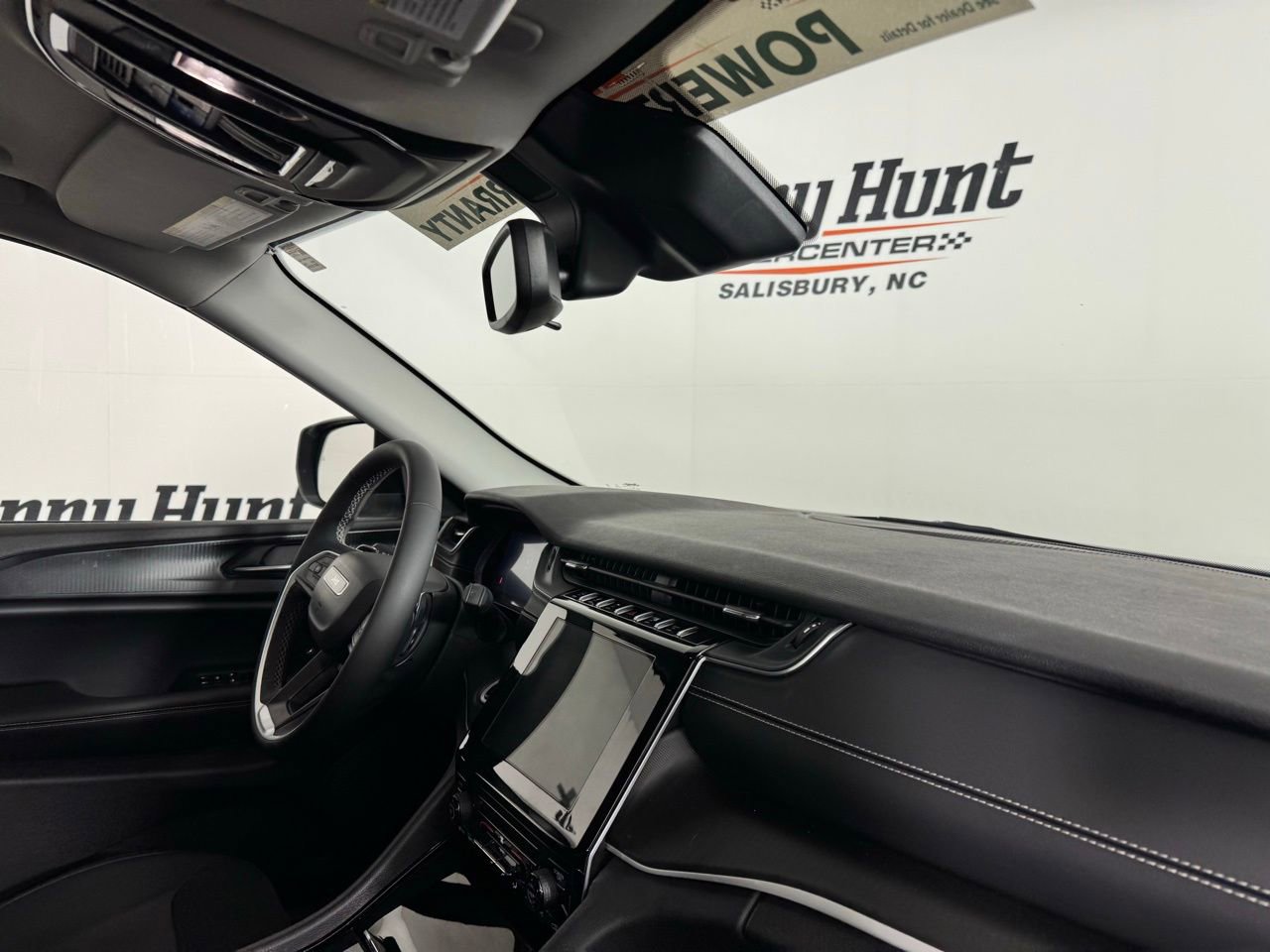 Used 2023 Jeep Grand Cherokee Laredo X image 31