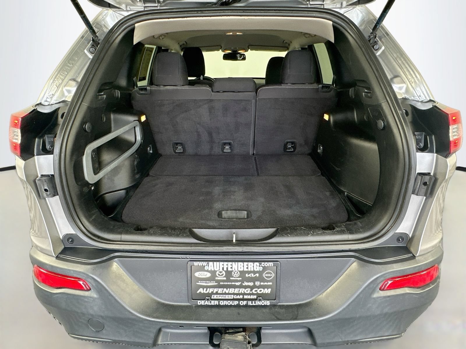 Used 2015 Jeep Cherokee Latitude w/ Cold Weather Group FWD image 23