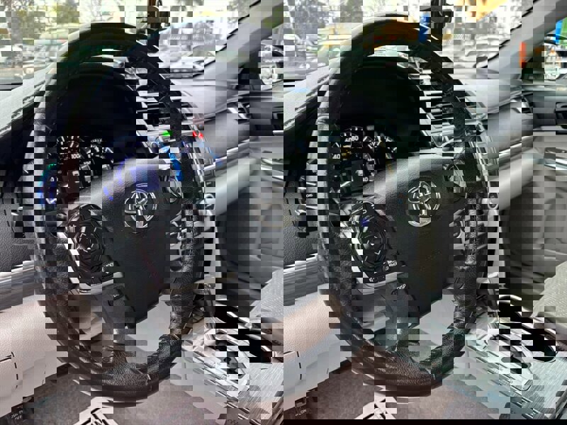 Used 2012 Toyota Camry XLE image 12