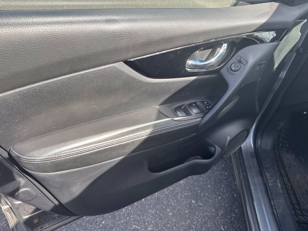 Used 2022 Nissan Rogue Sport SV w/ Technology Package AWD/4WD image 11