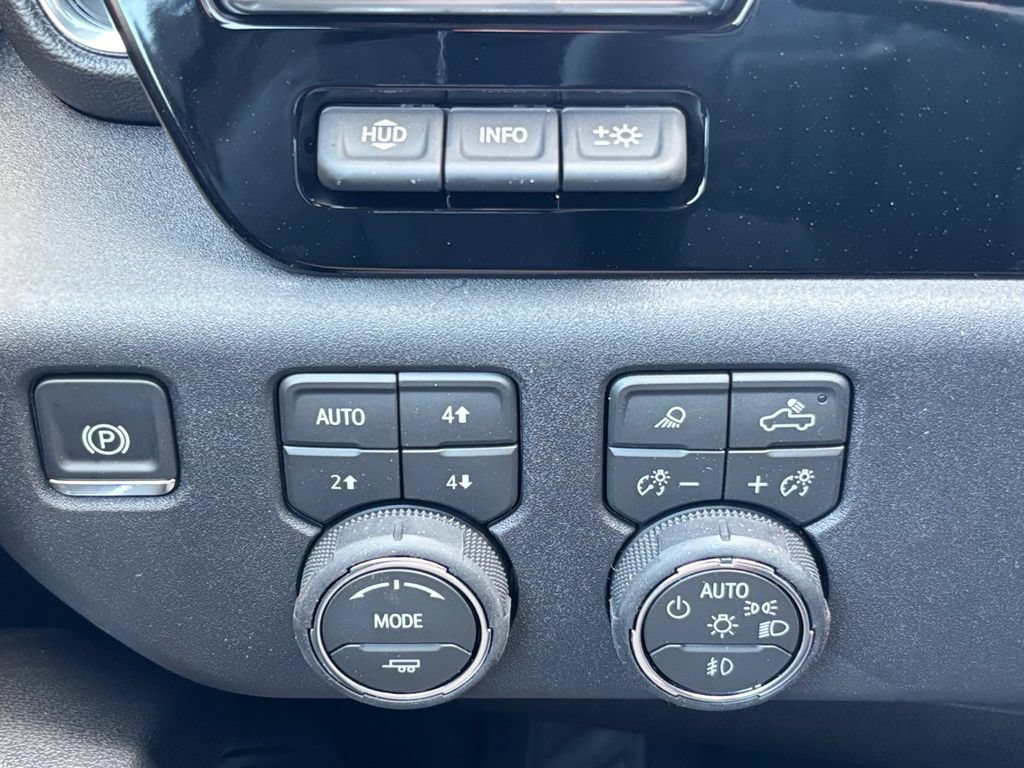 New 2026 Chevrolet Silverado 1500 High Country AWD/4WD image 24