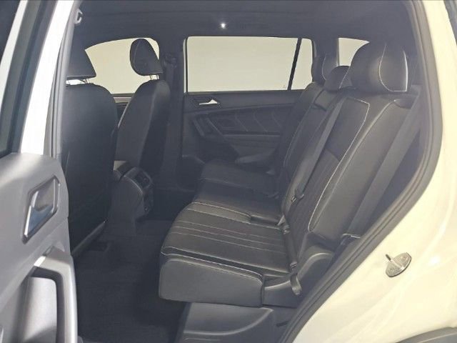 Used 2023 Volkswagen Tiguan SE R-Line FWD image 8