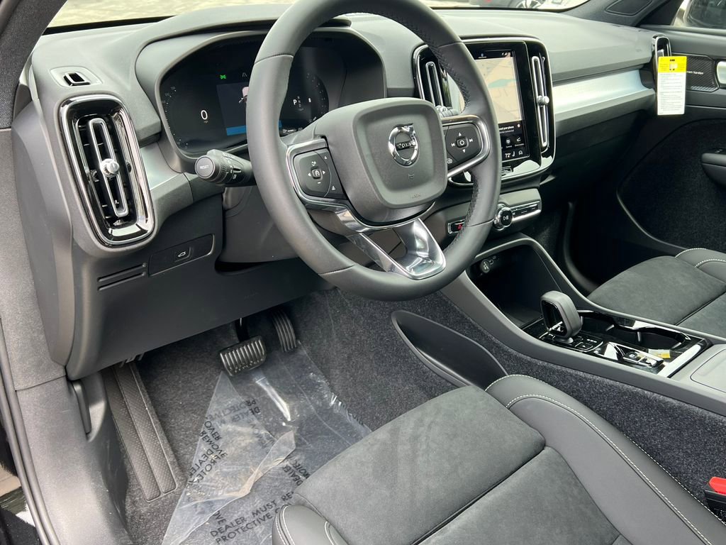 New 2026 Volvo XC40 B5 Ultra w/ Climate Package AWD/4WD image 17
