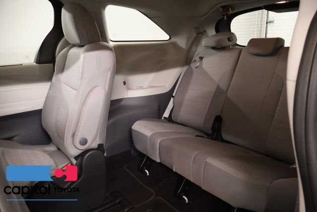 Used 2024 Toyota Sienna XLE FWD image 29