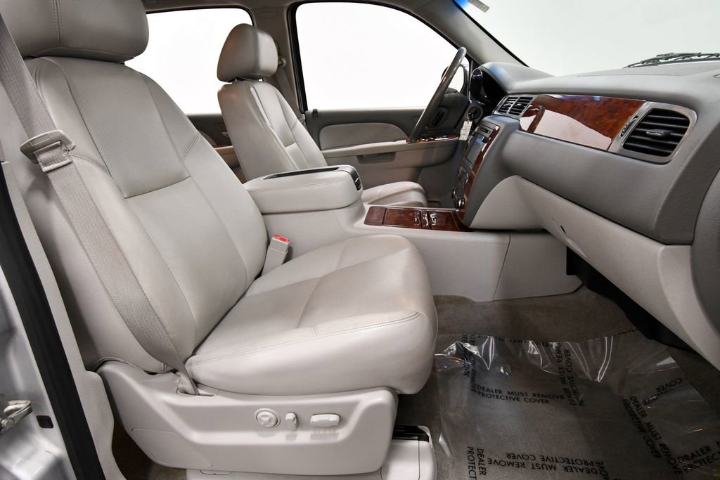 Used 2013 Chevrolet Avalanche LTZ AWD/4WD image 20