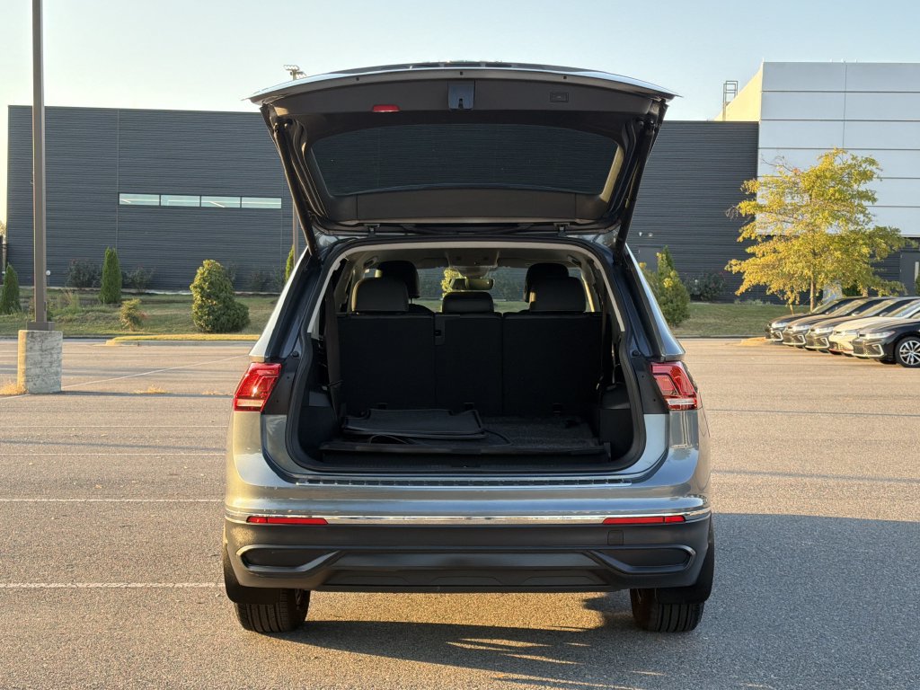Used 2024 Volkswagen Tiguan SE FWD image 14