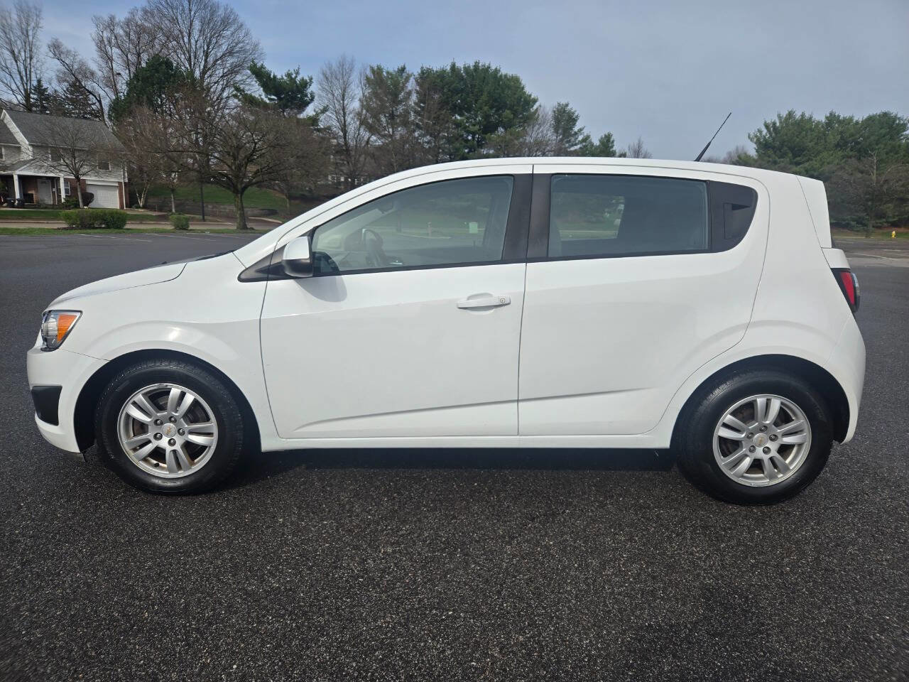Used 2012 Chevrolet Sonic LS image 4