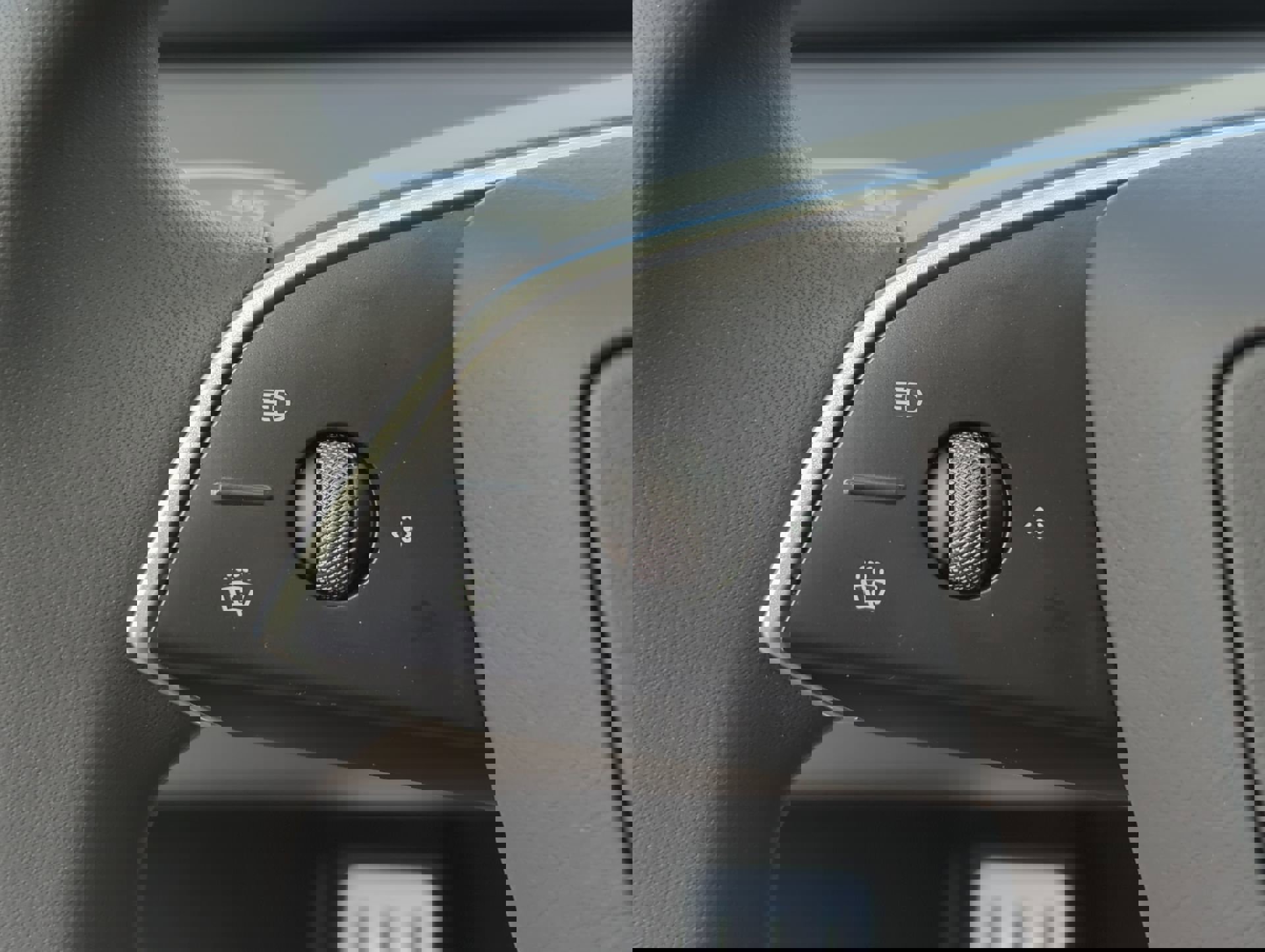 Used 2026 Tesla Model Y Long Range image 31
