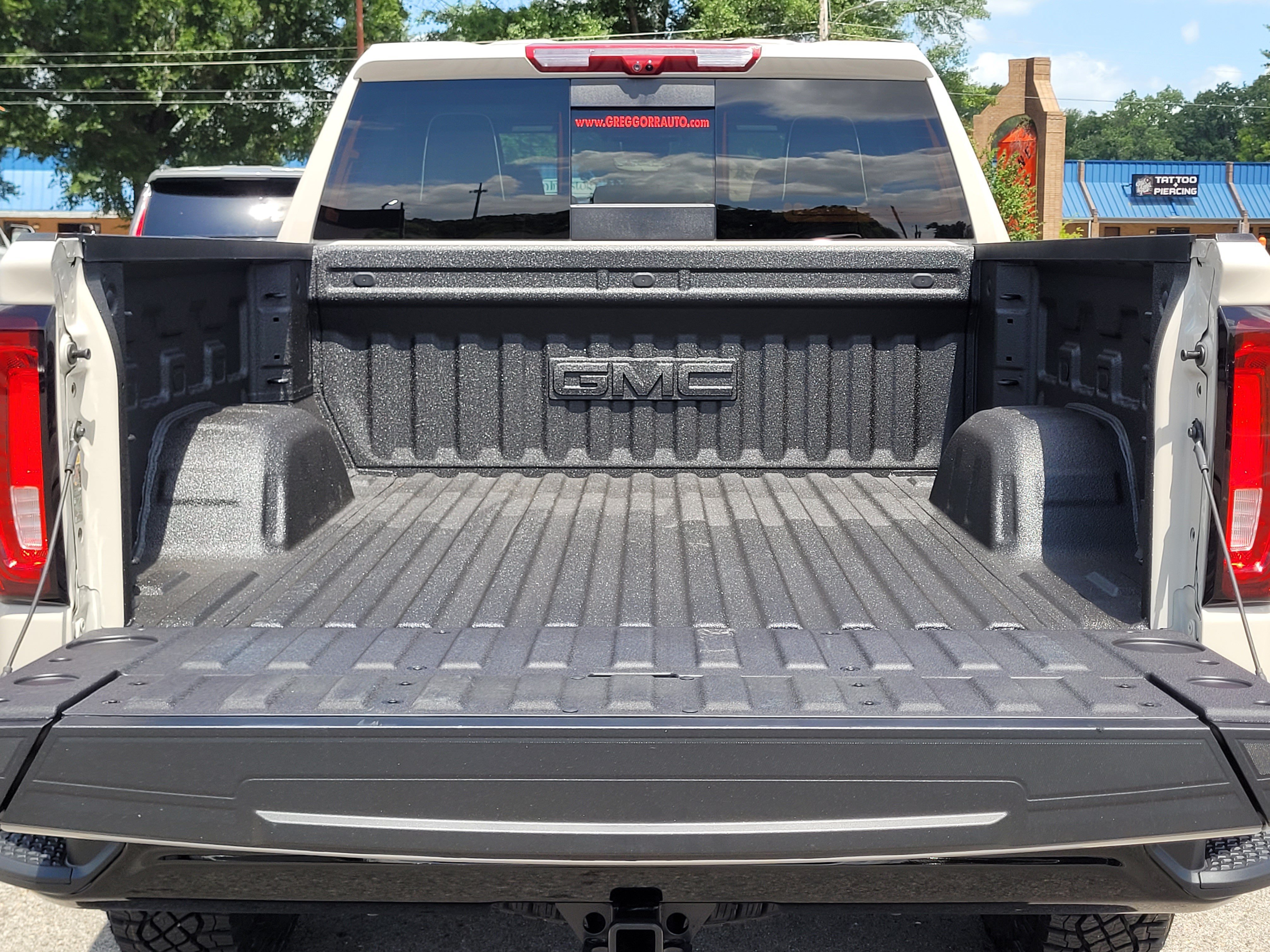 New 2026 GMC Sierra 1500 AT4X w/ LPO, Black Badging Package AWD/4WD image 9