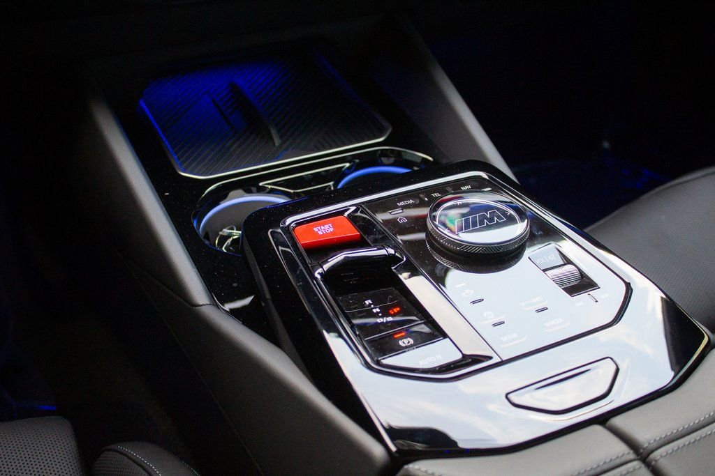 Used 2025 BMW M5 w/ Carbon Package image 21