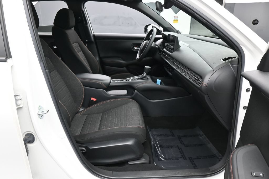 Used 2025 Honda HR-V Sport image 41