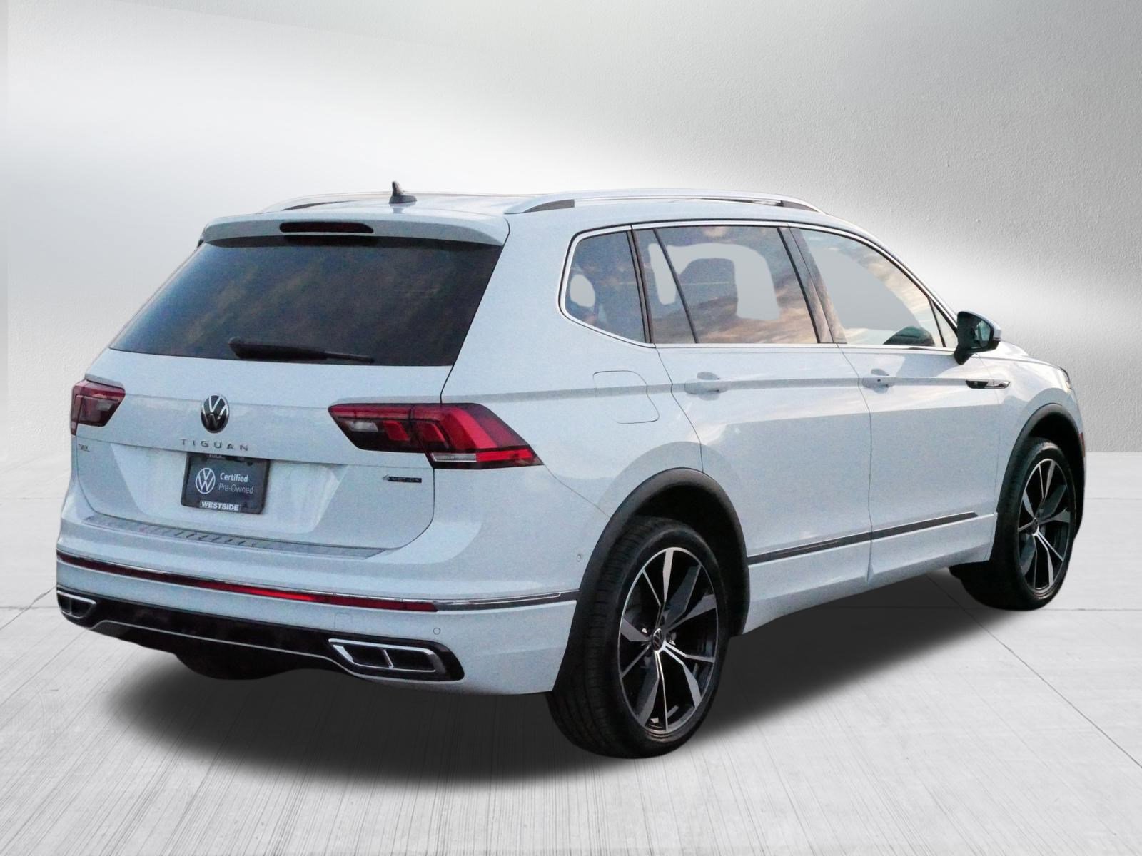 Certified 2022 Volkswagen Tiguan SEL R-Line image 7