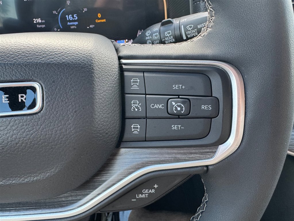 Used 2024 Jeep Wagoneer L Series II w/ Flexible Seating Group image 12