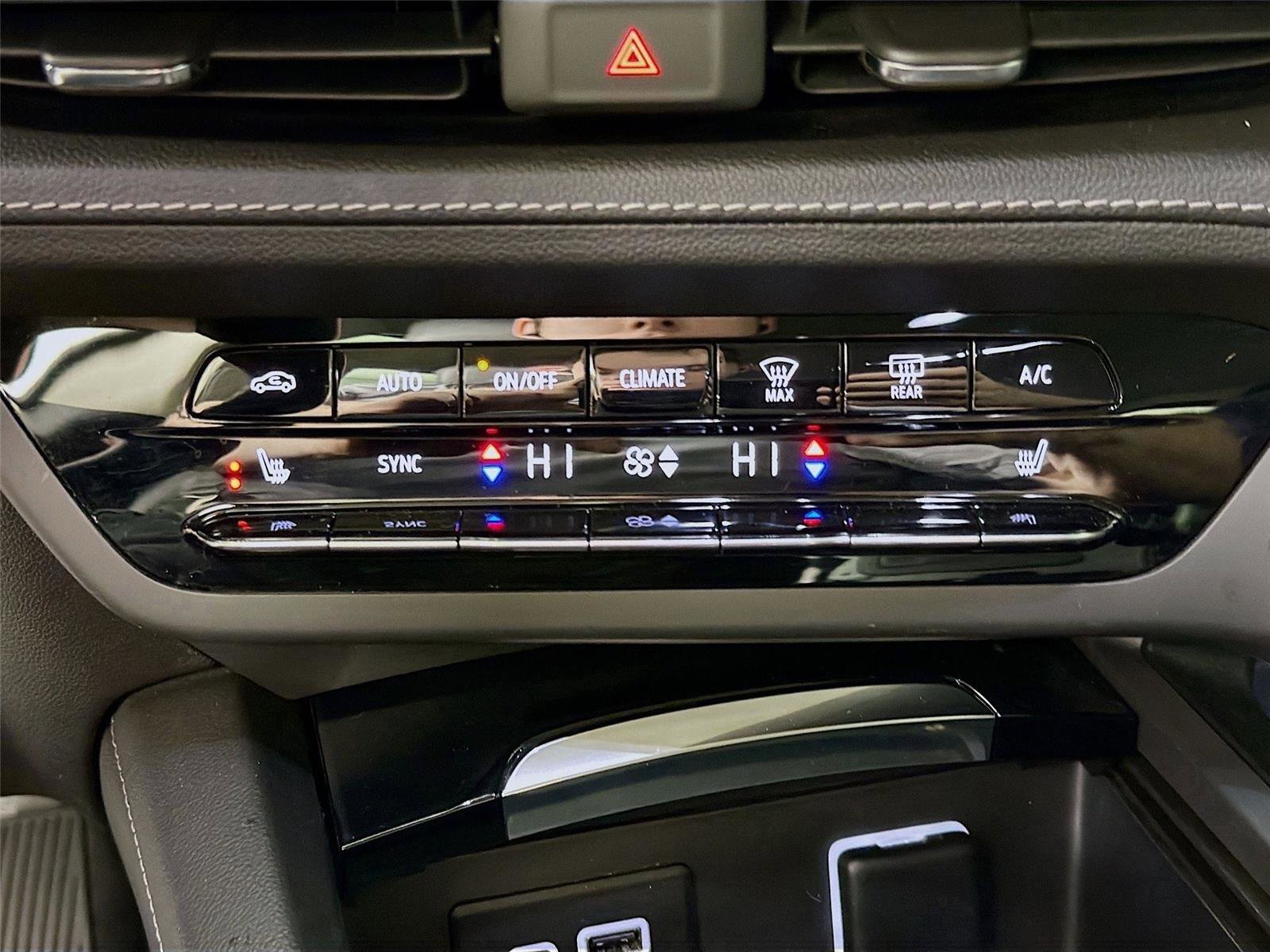 Used 2022 Buick Envision Preferred AWD/4WD image 16