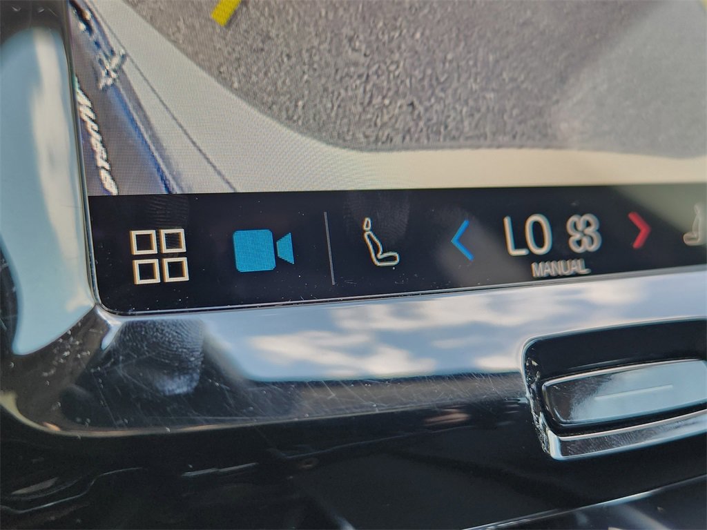 Used 2025 Volvo XC60 B5 Core image 14