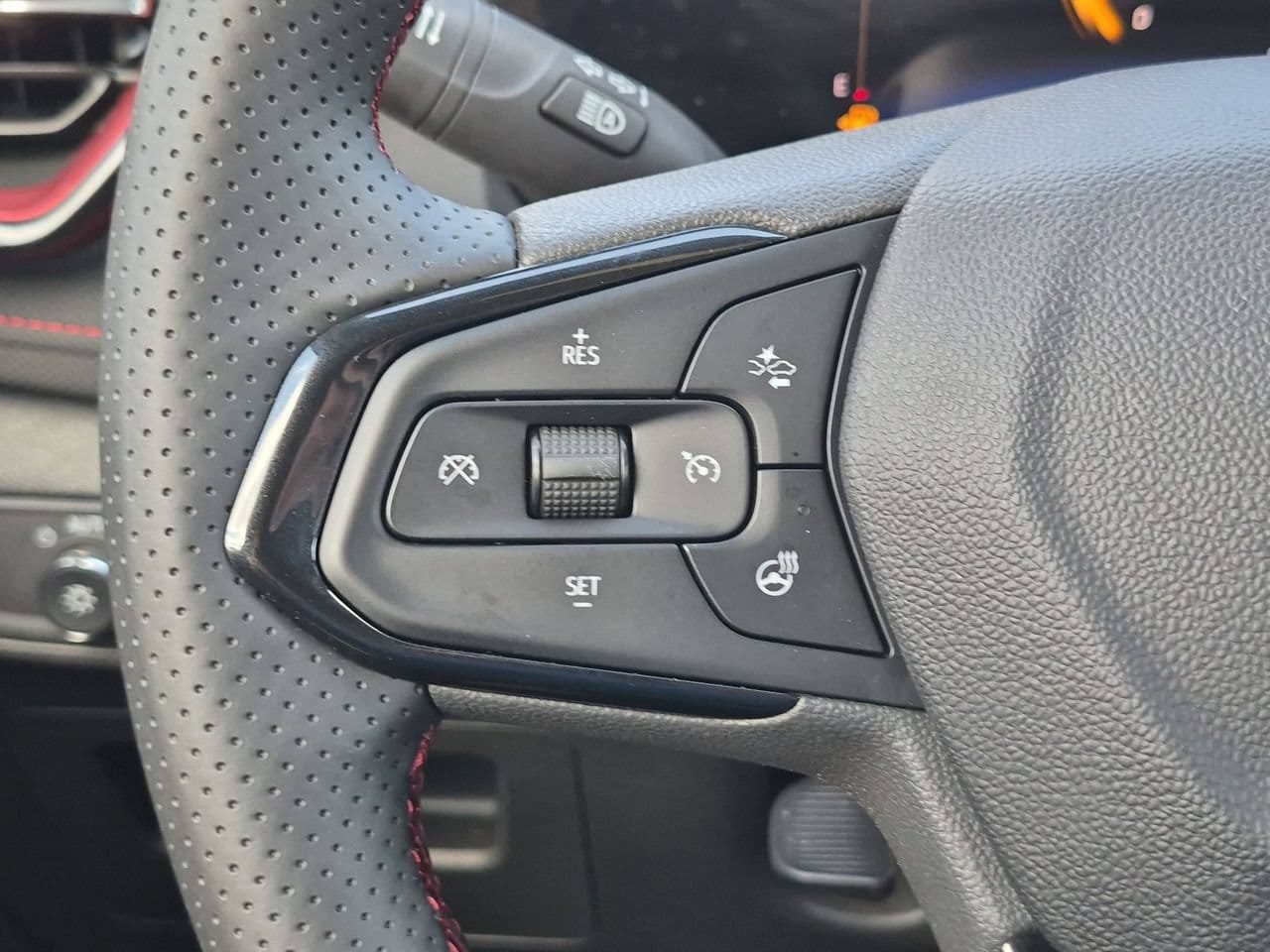Used 2025 Chevrolet TrailBlazer RS w/ Convenience Package FWD image 12