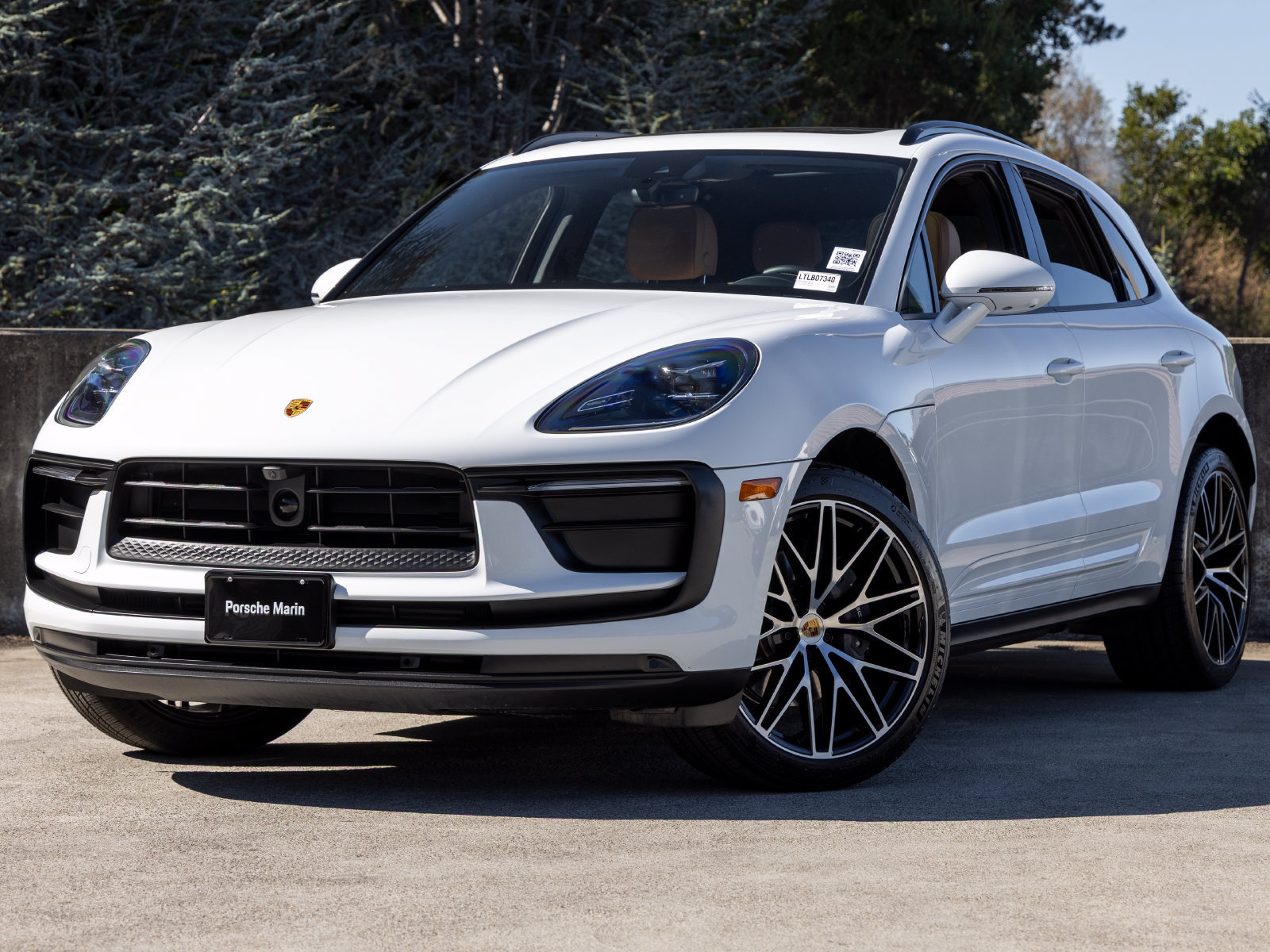 Certified 2026 Porsche Macan AWD/4WD image 1