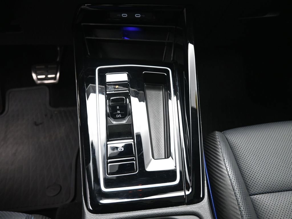 Used 2024 Volkswagen Golf R image 13