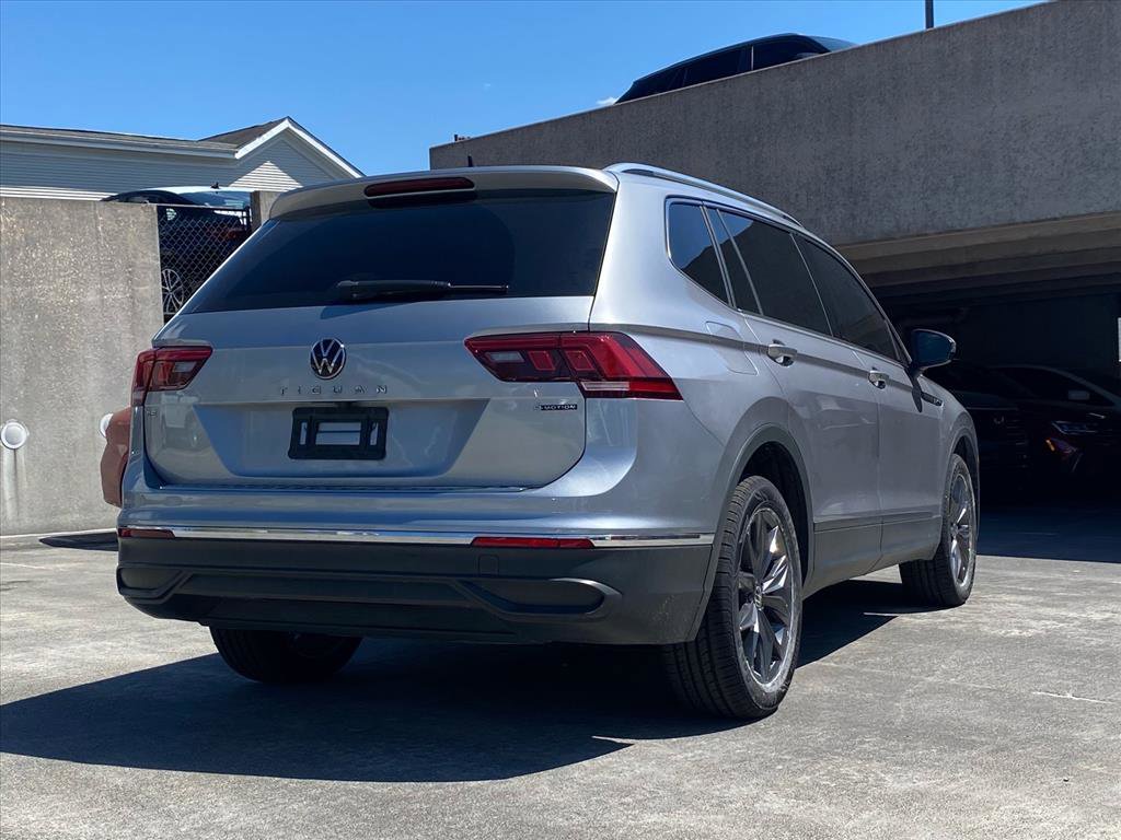 Used 2023 Volkswagen Tiguan SE w/ Panoramic Sunroof Package AWD/4WD image 2
