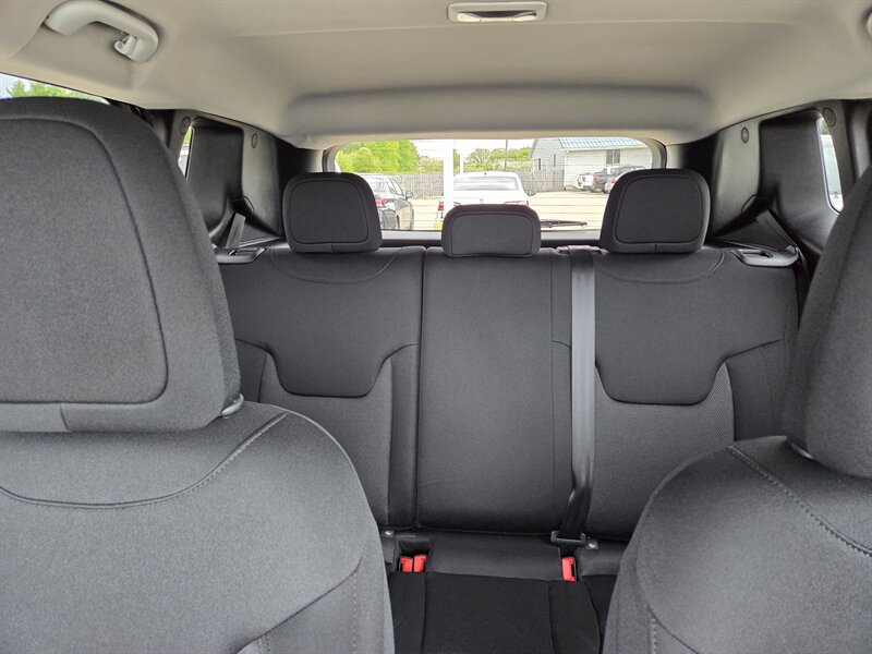 Used 2019 Jeep Renegade Sport w/ Sport Appearance Group AWD/4WD image 21