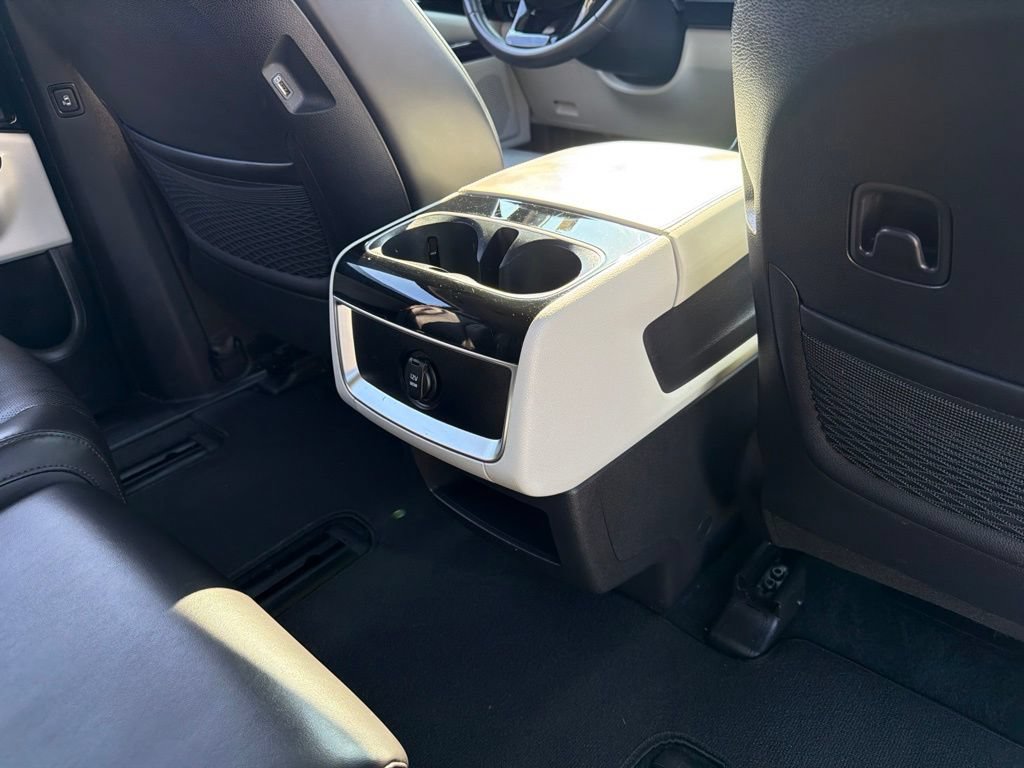 Used 2024 Kia Carnival EX FWD image 13