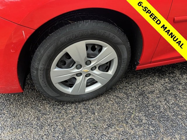 Used 2017 Chevrolet Cruze LS image 4