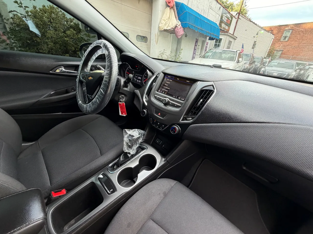 Used 2019 Chevrolet Cruze LT FWD image 39
