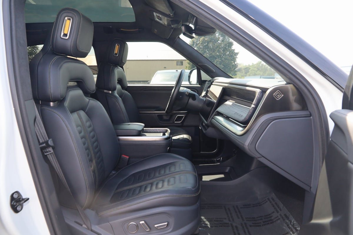 Used 2022 Rivian R1T Adventure image 12