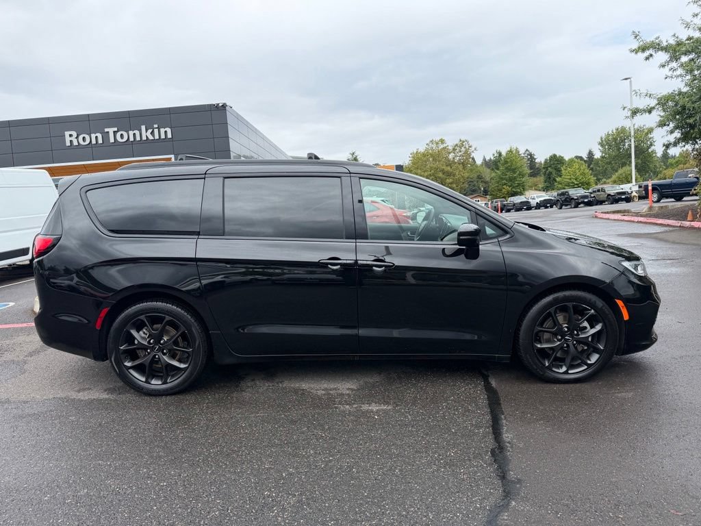 Used 2025 Chrysler Pacifica Limited FWD image 8