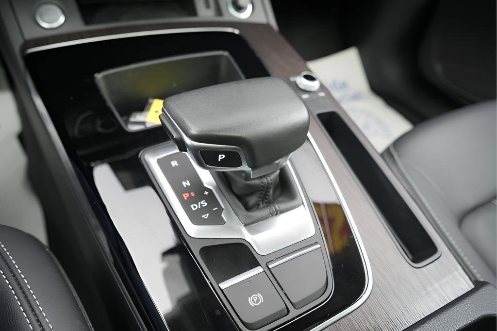 Used 2023 Audi Q5 2.0T Premium w/ Convenience Package image 36