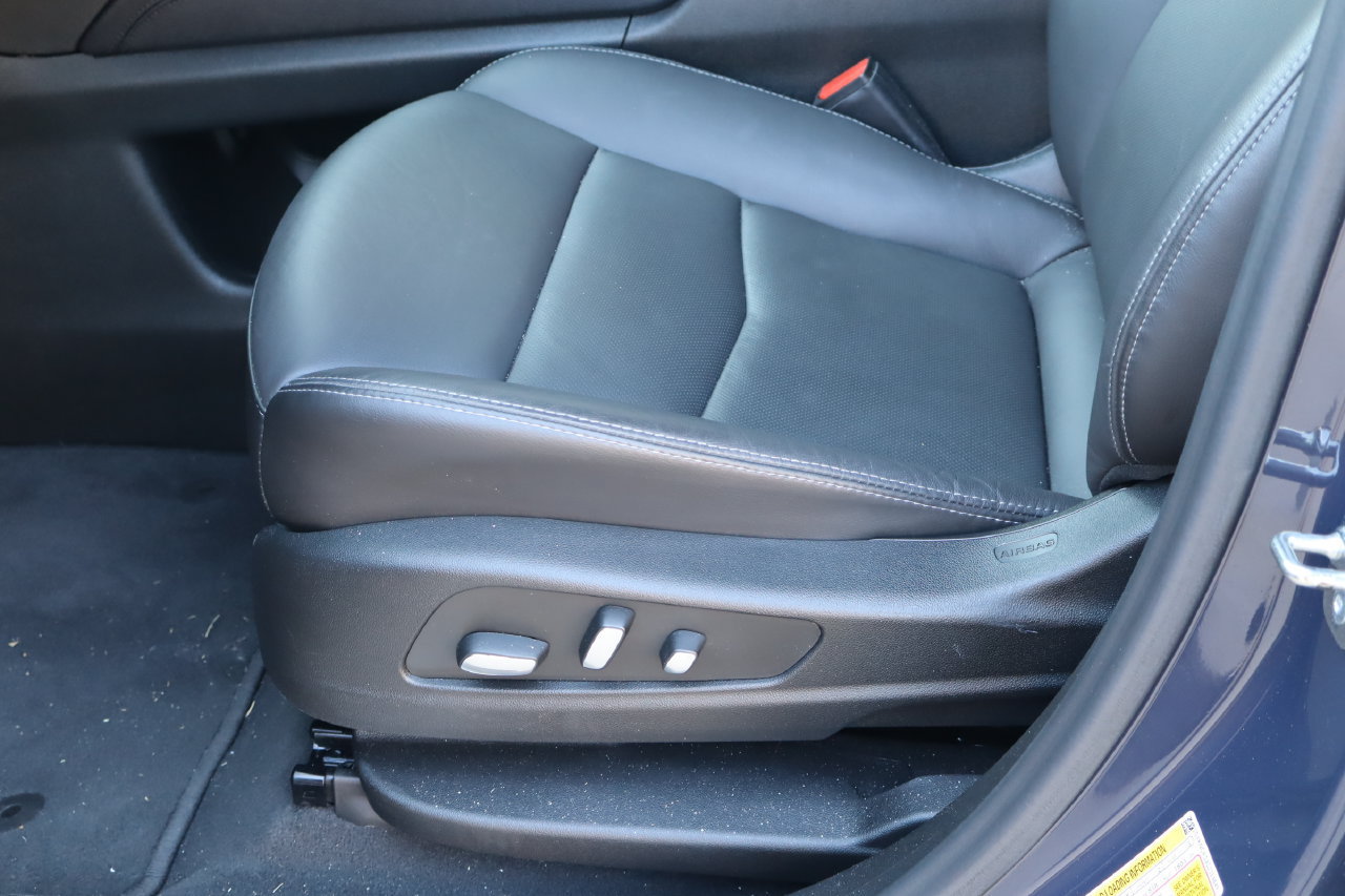 Used 2025 Cadillac XT5 Premium Luxury FWD image 16