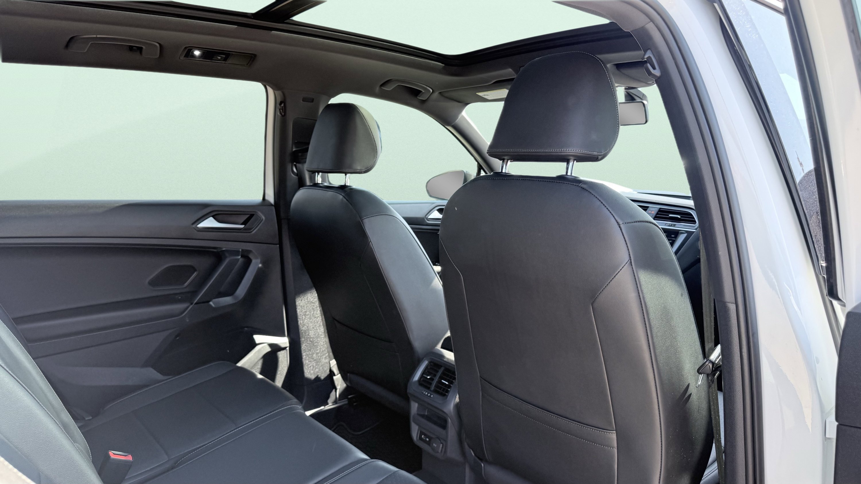 Used 2019 Volkswagen Tiguan SEL R-Line FWD image 46