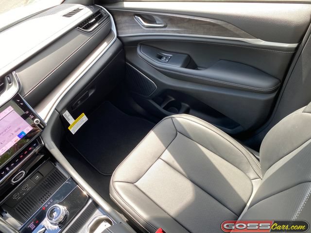 Used 2026 Jeep Grand Cherokee Limited AWD/4WD image 16