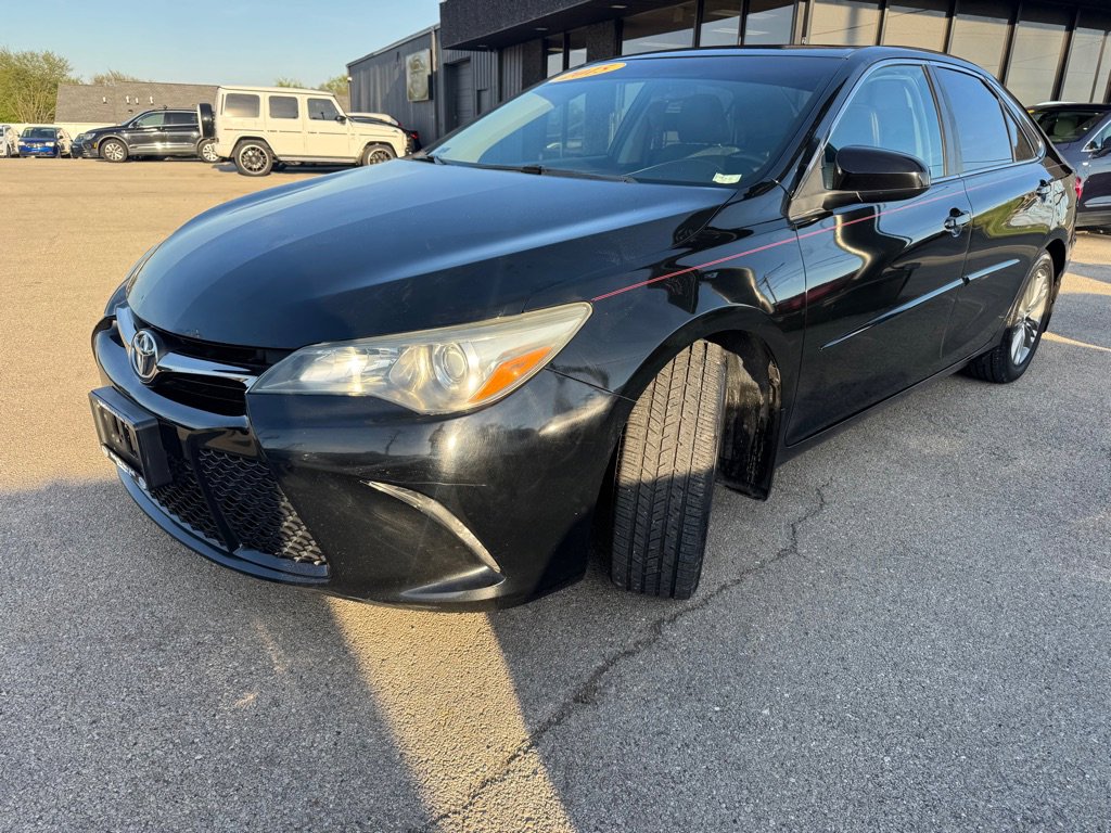 Used 2015 Toyota Camry SE w/ Moonroof Package FWD image 4