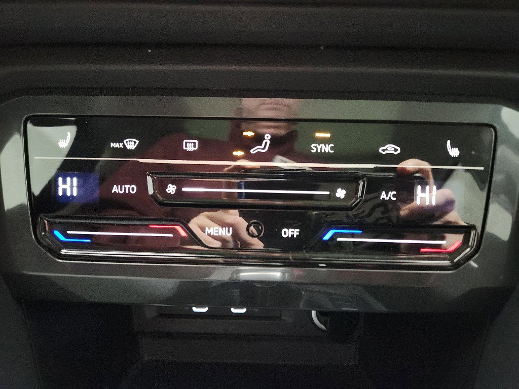 Certified 2023 Volkswagen Tiguan SE w/ Panoramic Sunroof Package image 22