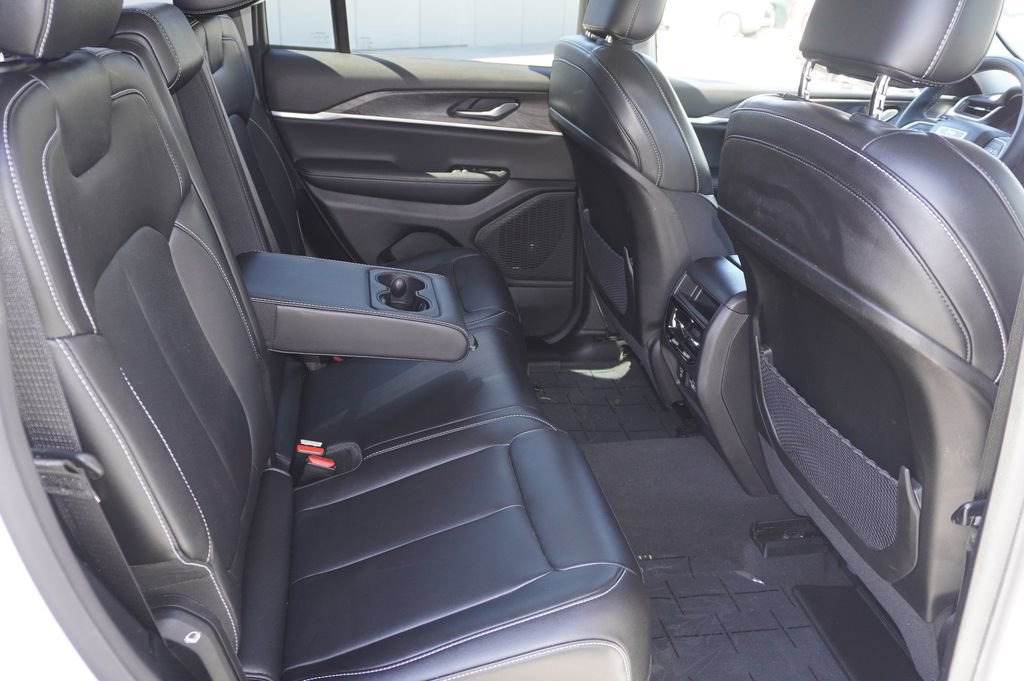 Used 2023 Jeep Grand Cherokee Limited image 11