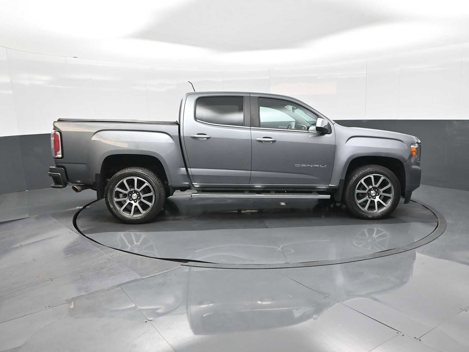Used 2022 GMC Canyon Denali image 9