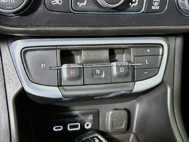 Used 2024 GMC Terrain SLT FWD image 19